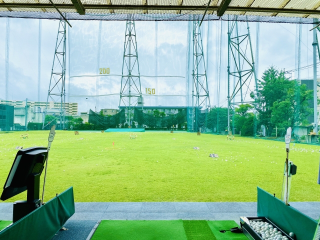 屋外練習場での自主練習風景