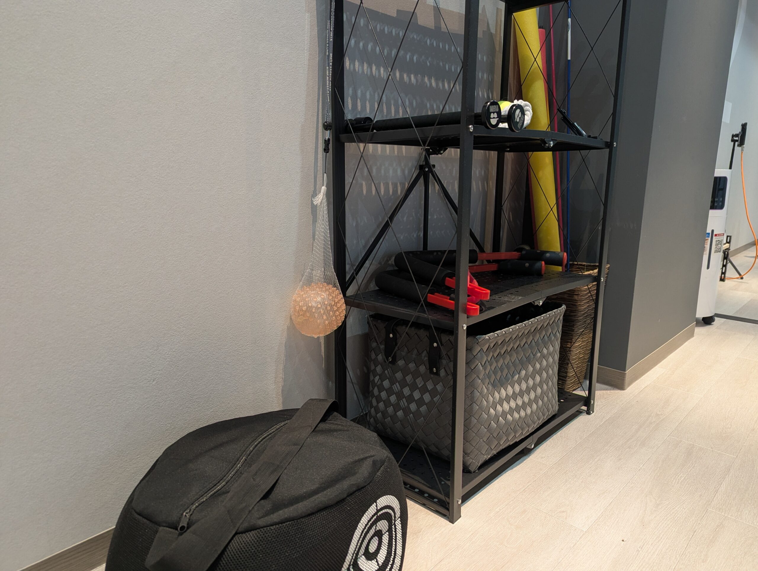 さまざまなゴルフ練習器具を使ったレッスン